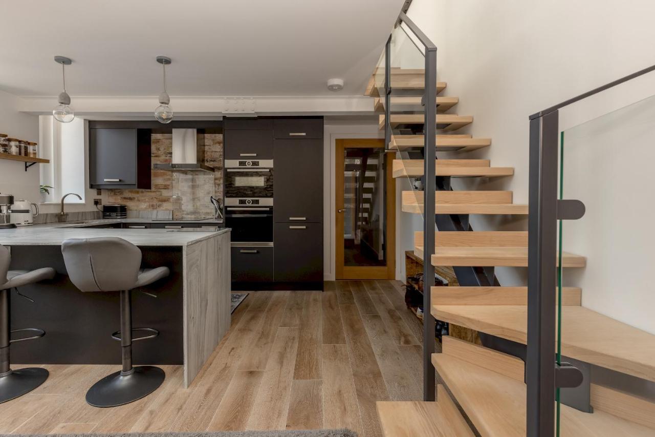 Pass The Keys Stunning 3 Bed Loft Style Apt With Free Parking Эдинбург Экстерьер фото