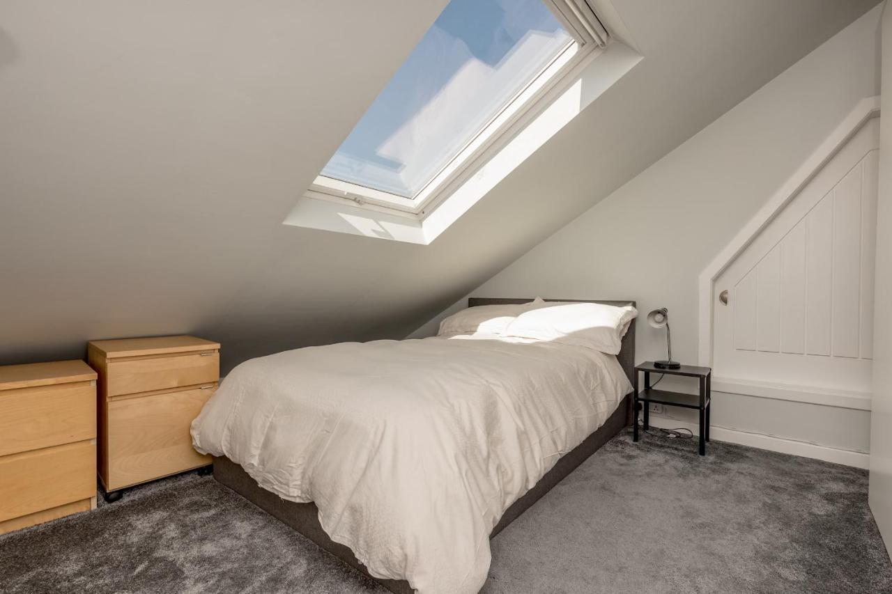 Pass The Keys Stunning 3 Bed Loft Style Apt With Free Parking Эдинбург Экстерьер фото