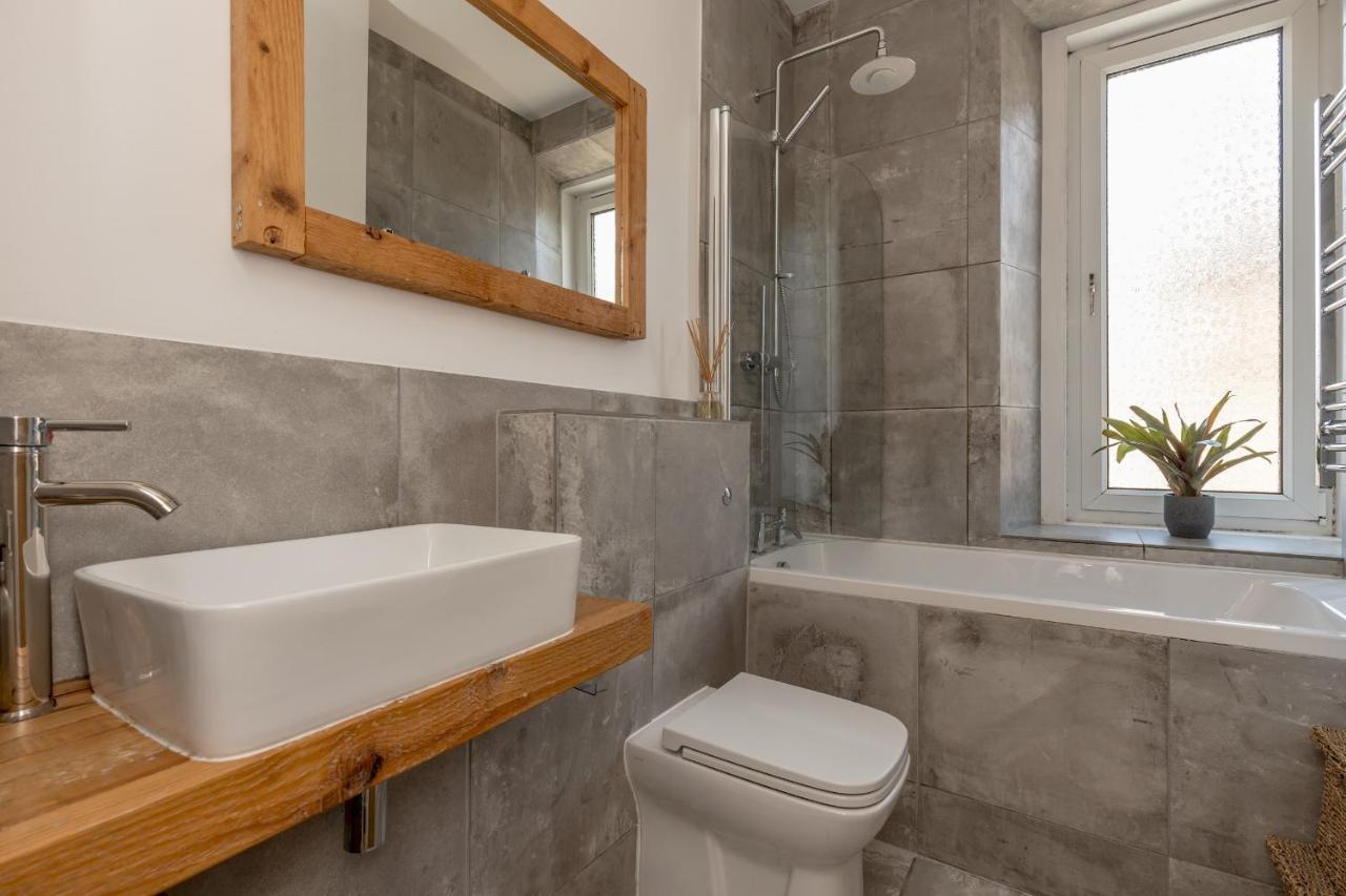 Pass The Keys Stunning 3 Bed Loft Style Apt With Free Parking Эдинбург Экстерьер фото