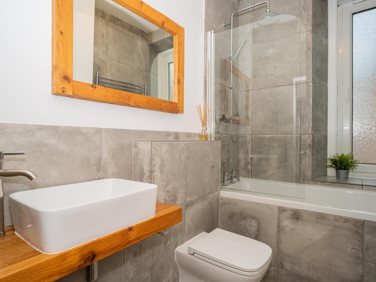 Pass The Keys Stunning 3 Bed Loft Style Apt With Free Parking Эдинбург Экстерьер фото